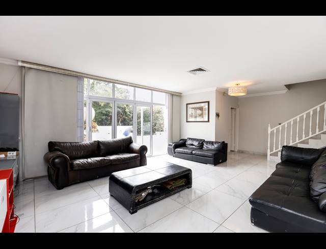 3 BEDROOM APARTMENT FOR SALE IN MORNINGSIDE